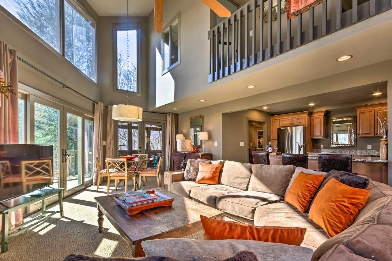 Luxe Rumbling Bald Retreat With Deck And Mountain View
