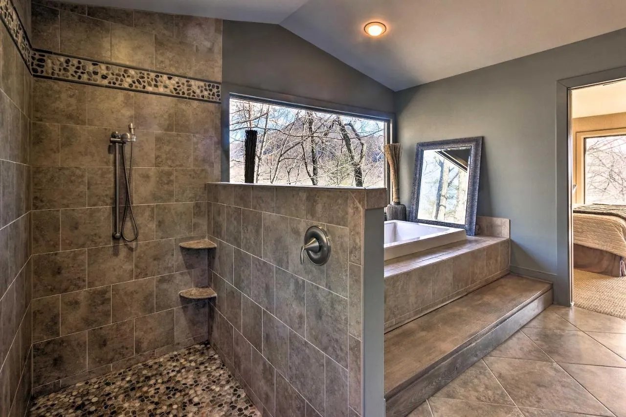 Luxe Rumbling Bald Retreat With Deck And Mountain View Holiday home Lake Lure
