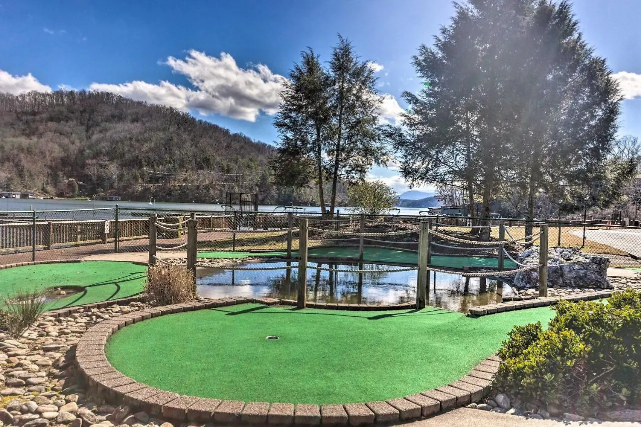 Holiday home Luxe Rumbling Bald Retreat With Deck And Mountain View Lake Lure