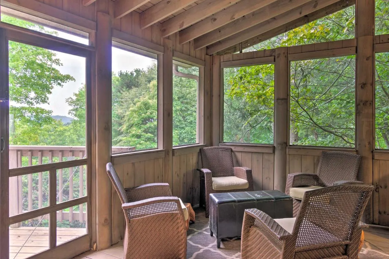 Luxe Rumbling Bald Retreat With Deck And Mountain View Holiday home *