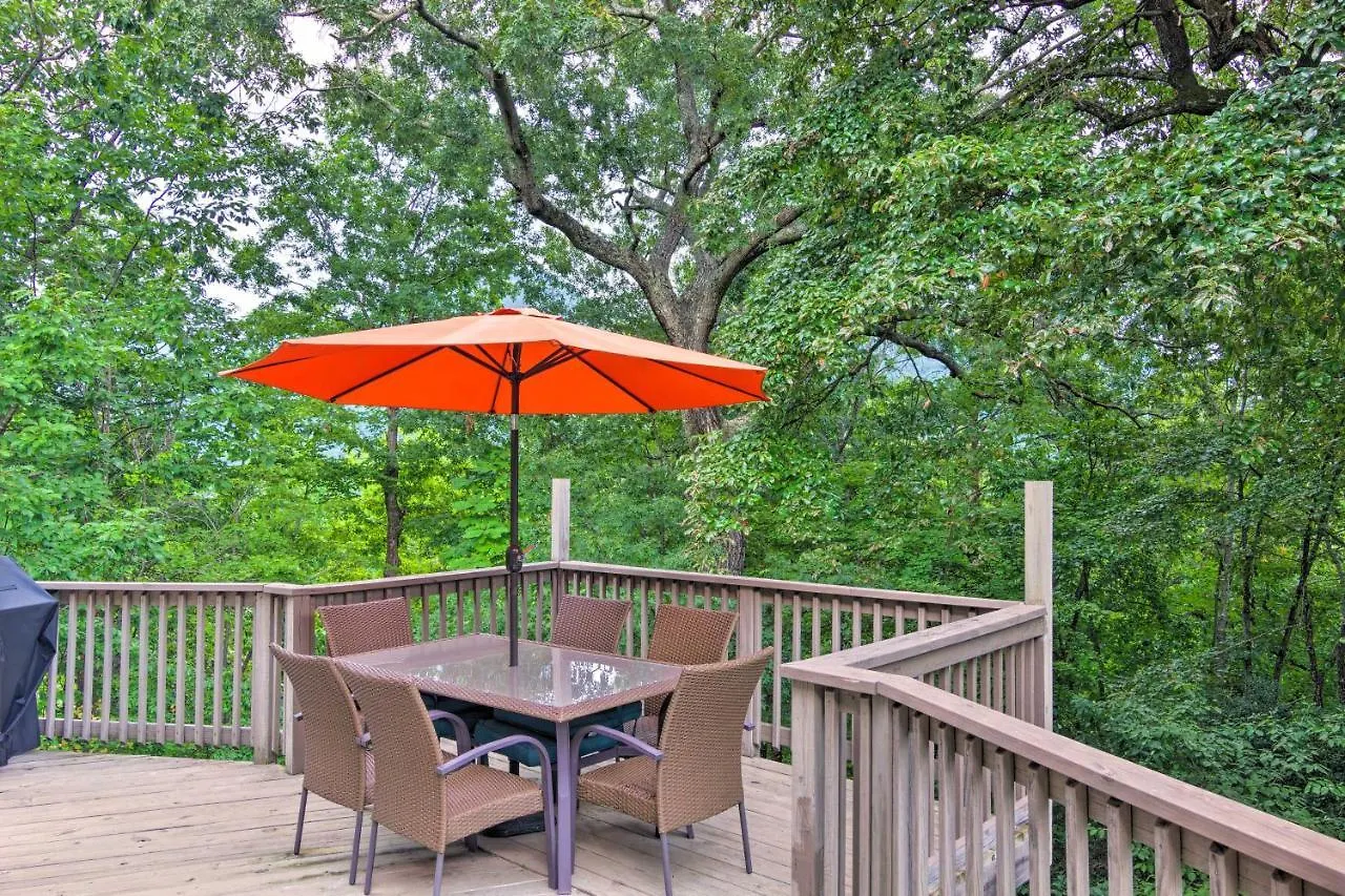 Luxe Rumbling Bald Retreat With Deck And Mountain View Holiday home