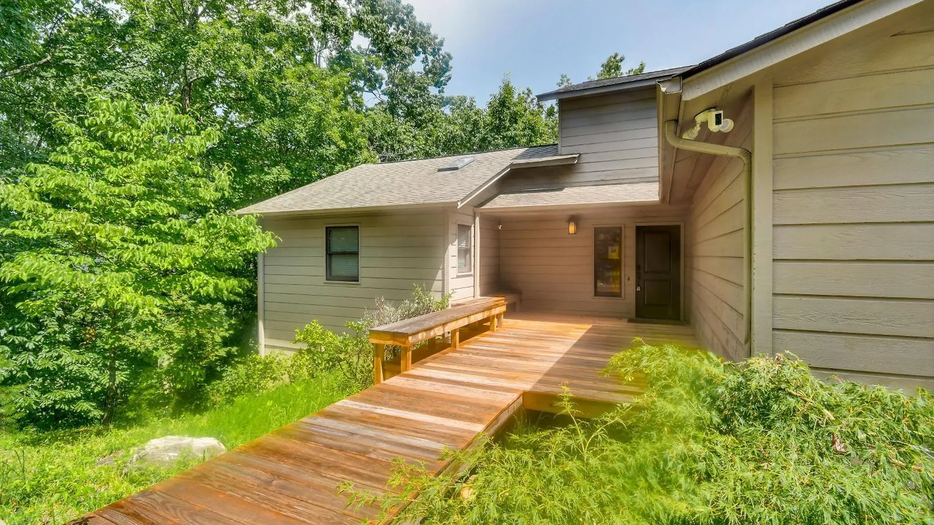 Holiday home Luxe Rumbling Bald Retreat With Deck And Mountain View *