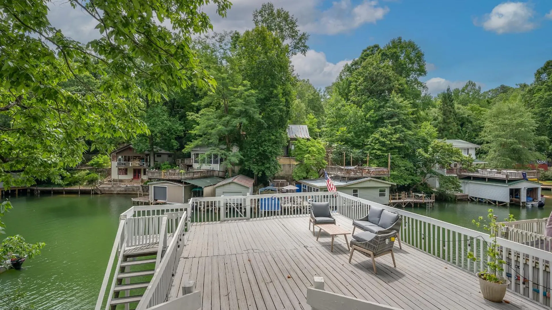 Waters Edge Hideaway Lakefront Pet Friendly