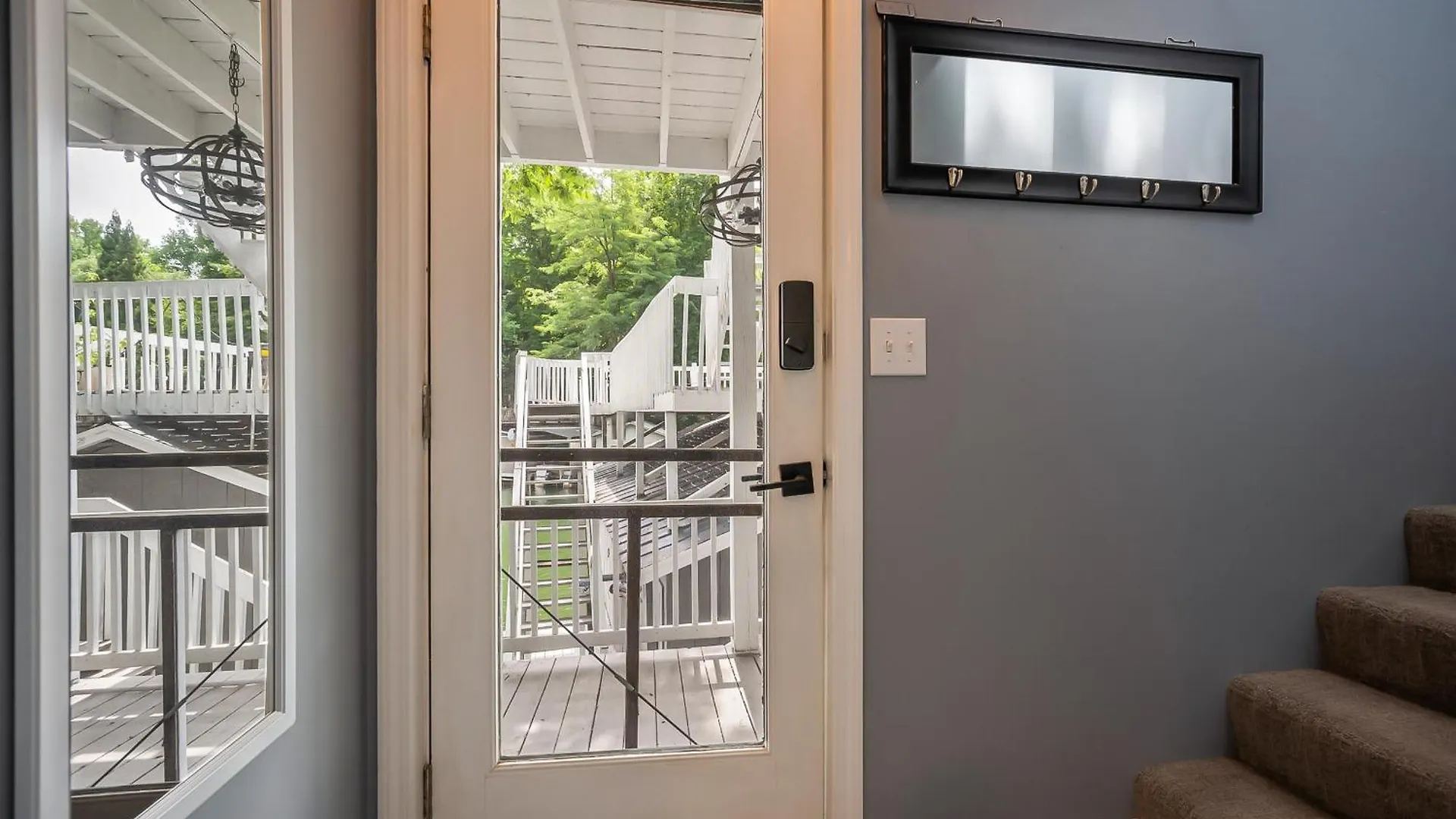 Waters Edge Hideaway Lakefront Pet Friendly