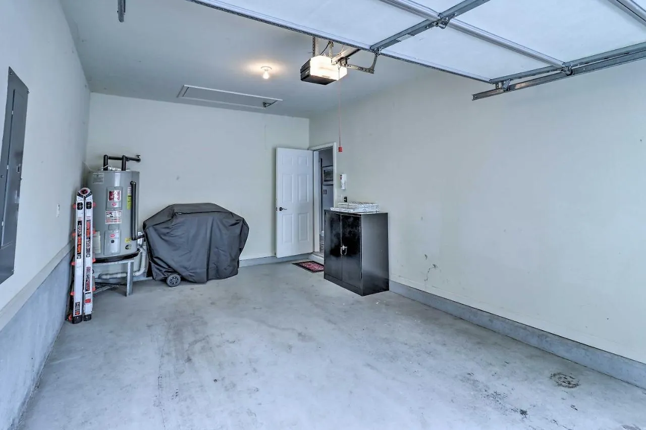 Lure With Pool And Access! *