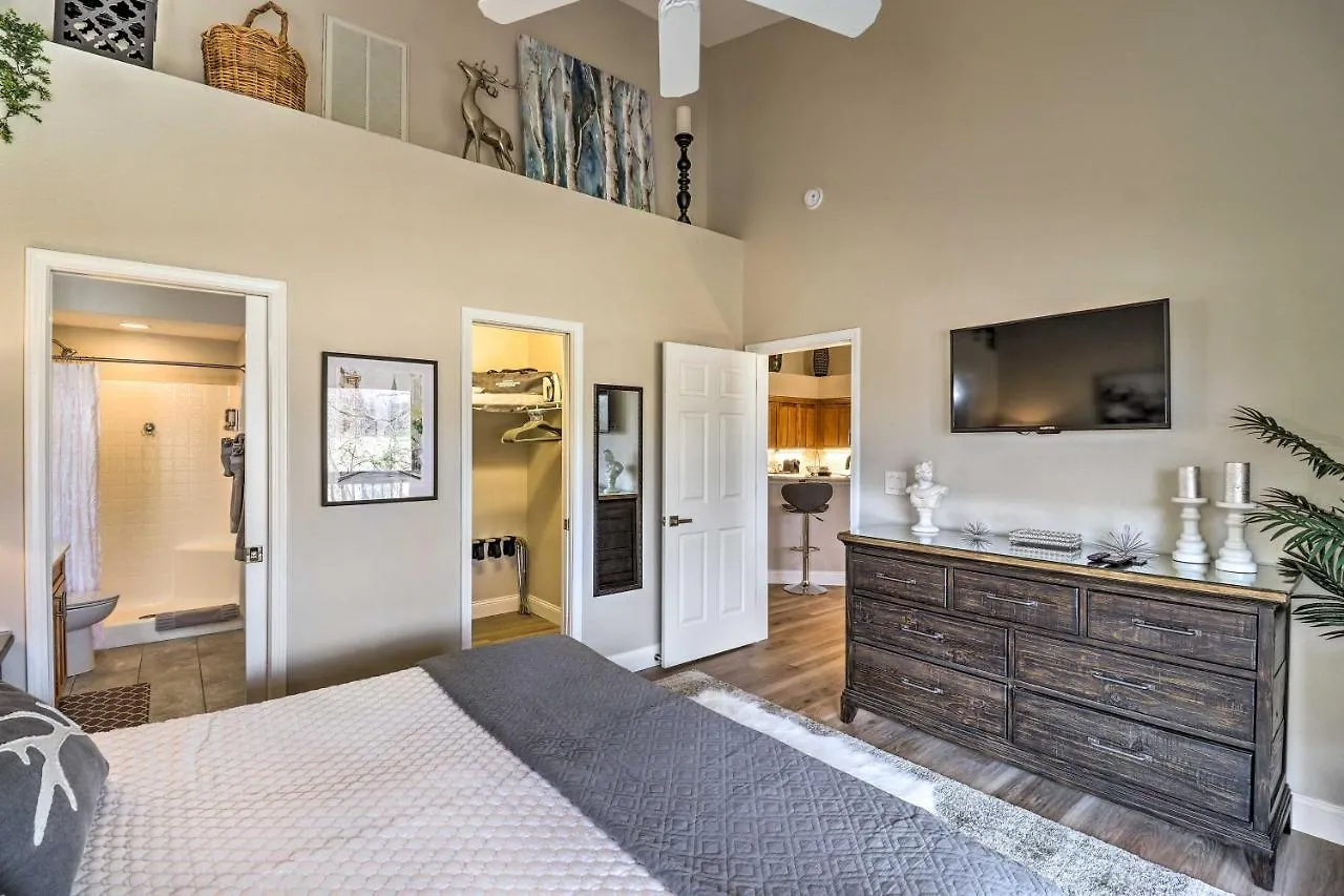 Lure With Pool And Access!