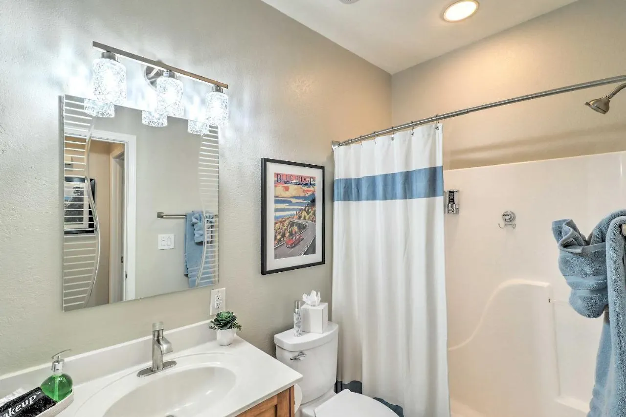 Lure With Pool And Access! Apartment *