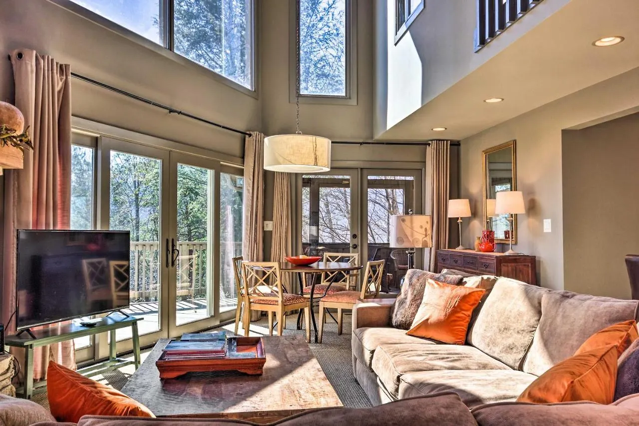 Luxe Rumbling Bald Retreat With Deck And Mountain View בית נופש *