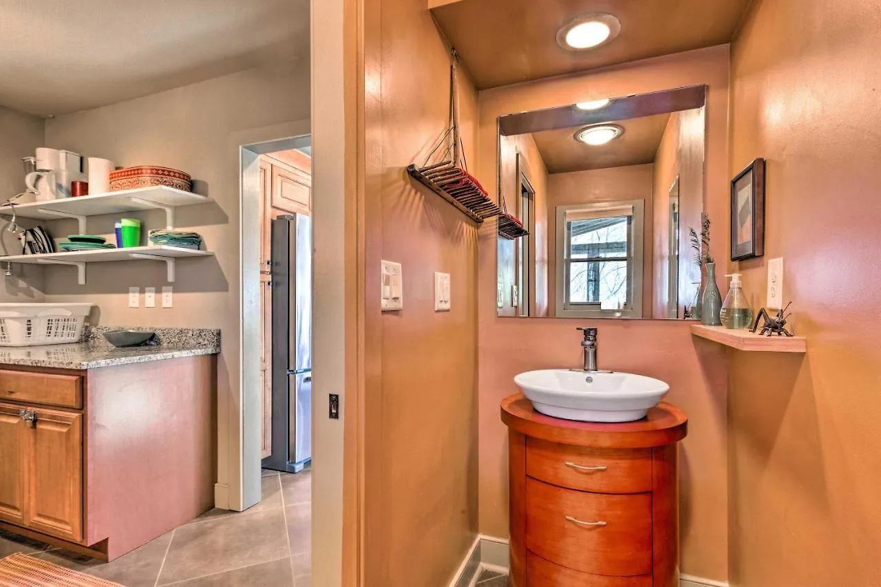 בית נופש Luxe Rumbling Bald Retreat With Deck And Mountain View *