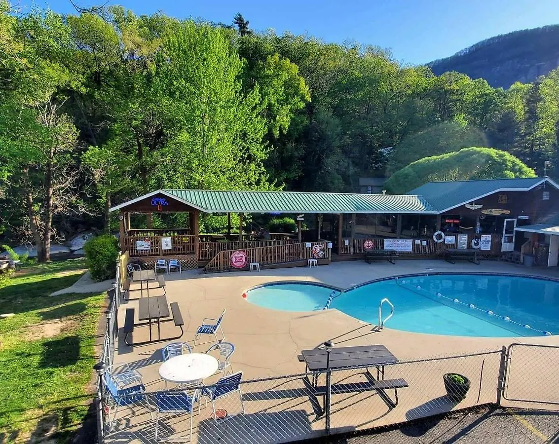 Geneva & Tiki Bar 3* Chimney Rock