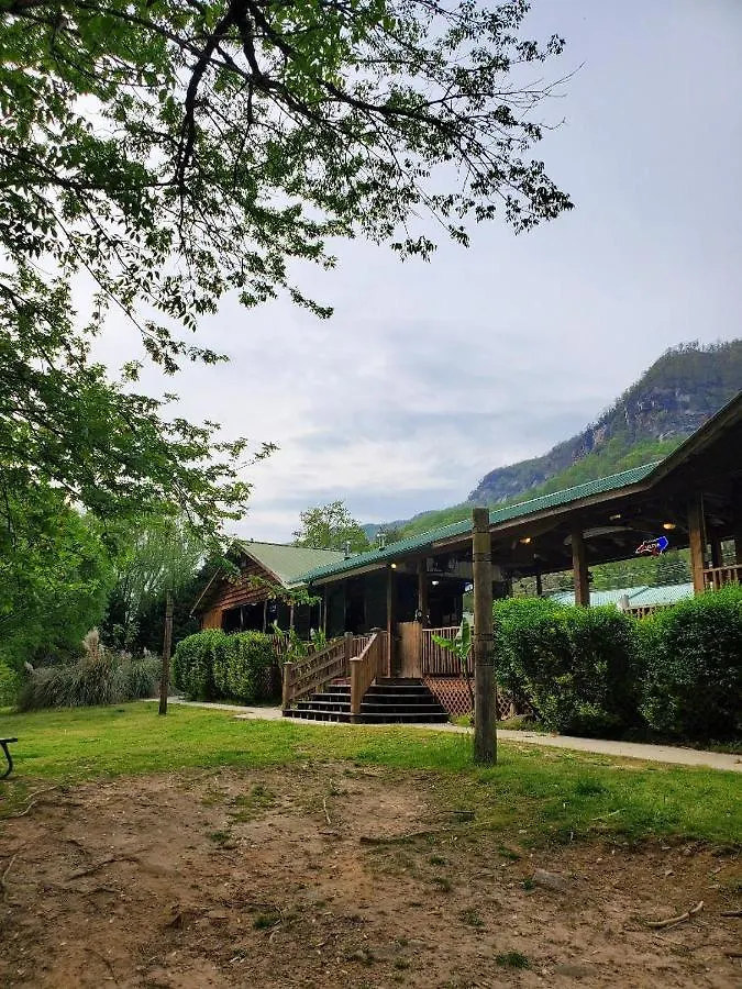 Hotel Geneva & Tiki Bar
