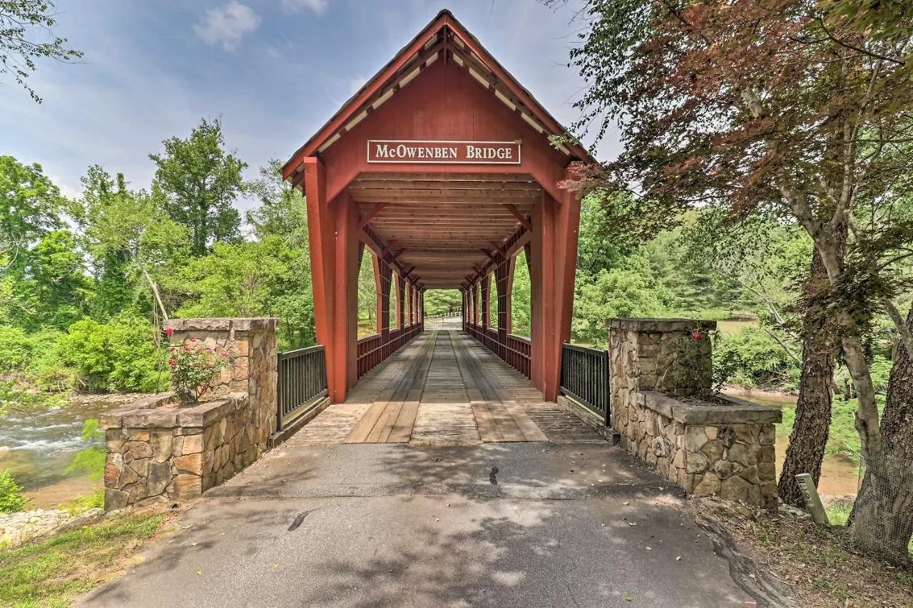 Holiday home Beautiful Riverfront Lure On 13 Acres