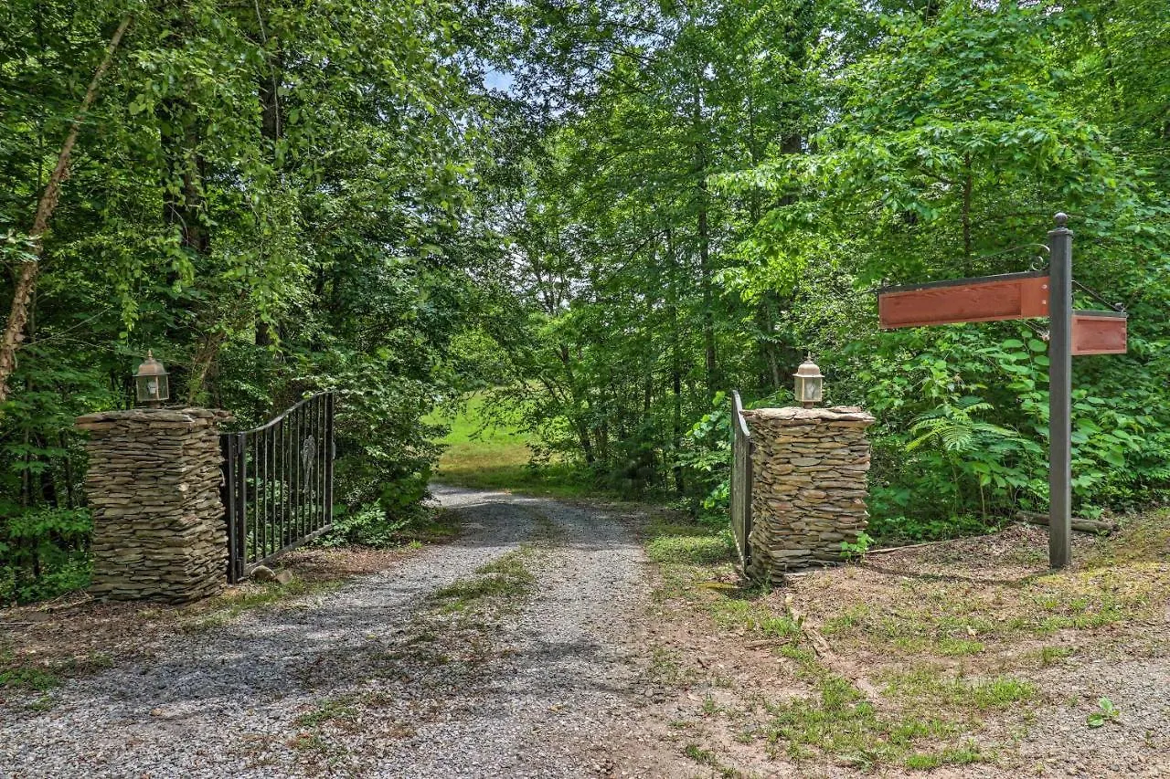Beautiful Riverfront Lure On 13 Acres Lake Lure