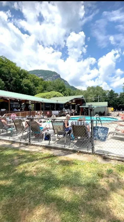 Geneva & Tiki Bar 3* Chimney Rock