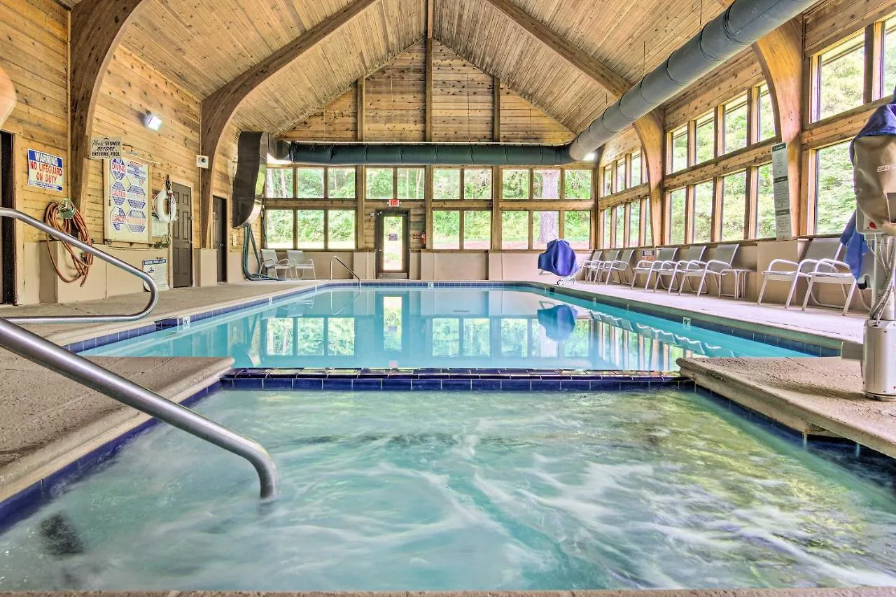 Apartment Modern With Balcony About 1 Mi To Lure! Lake Lure