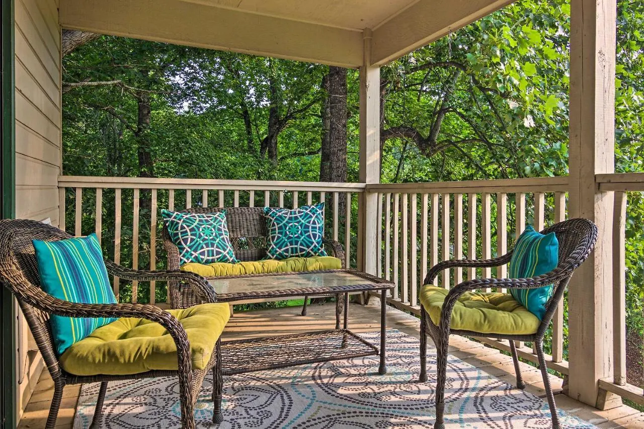 Modern With Balcony About 1 Mi To Lure! * Lake Lure
