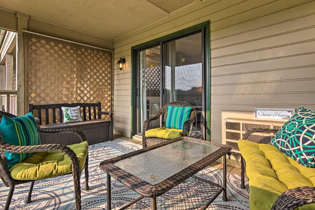 Apartment Modern With Balcony About 1 Mi To Lure! Lake Lure