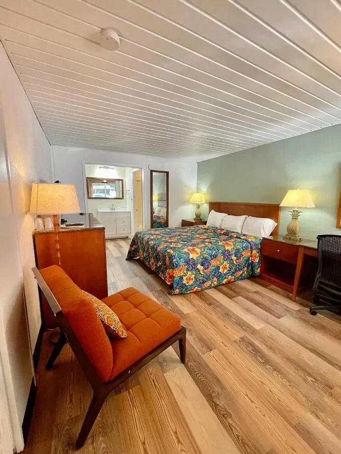 Hotel Geneva & Tiki Bar