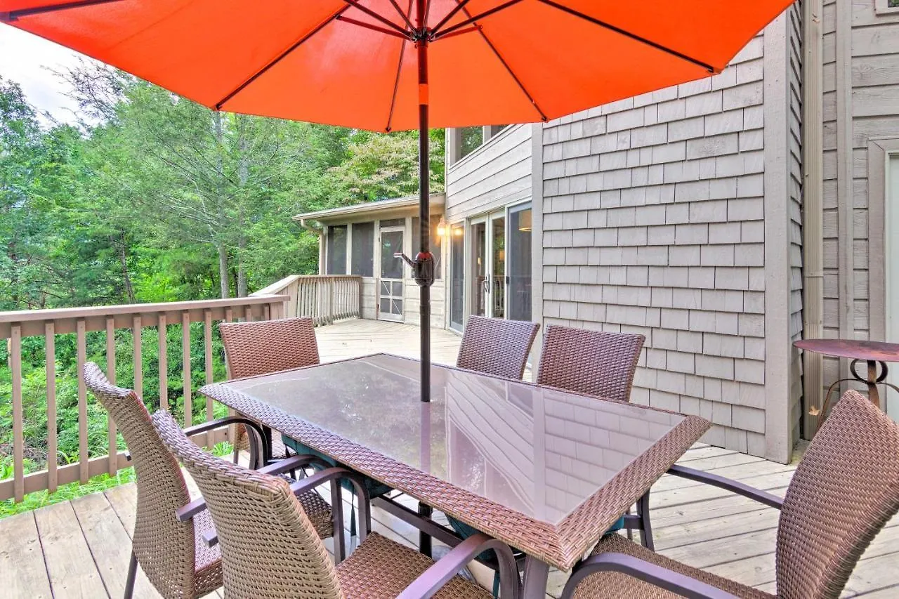בית נופש Luxe Rumbling Bald Retreat With Deck And Mountain View *