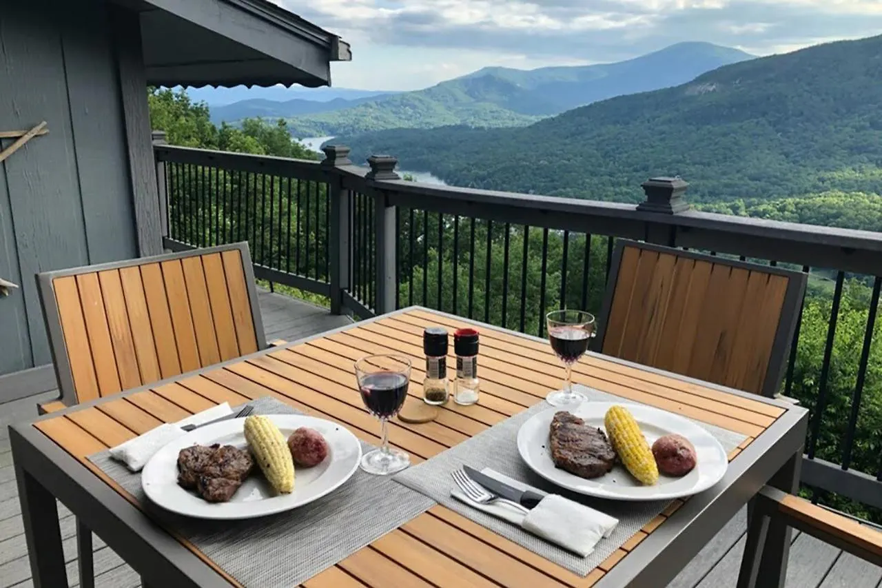Holiday home Young's Mountain Hideaway