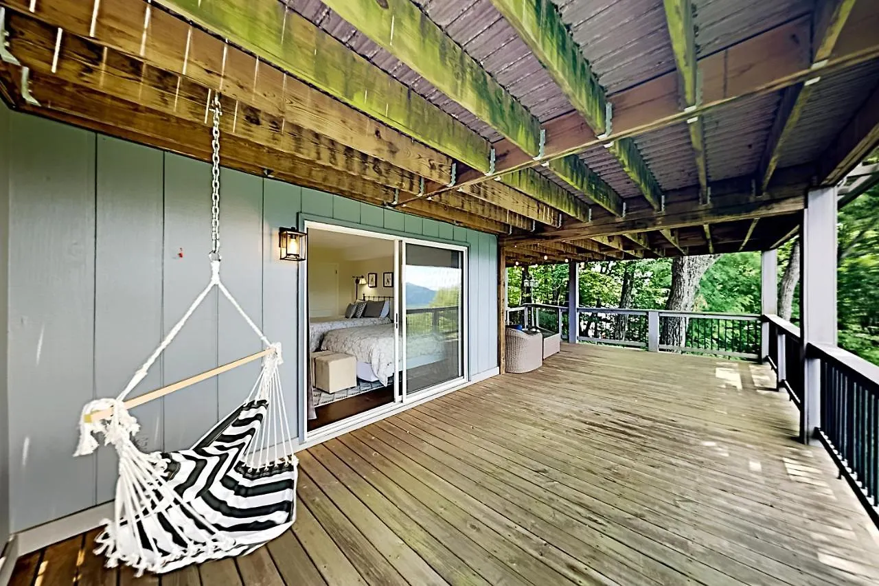 Holiday home Young's Mountain Hideaway