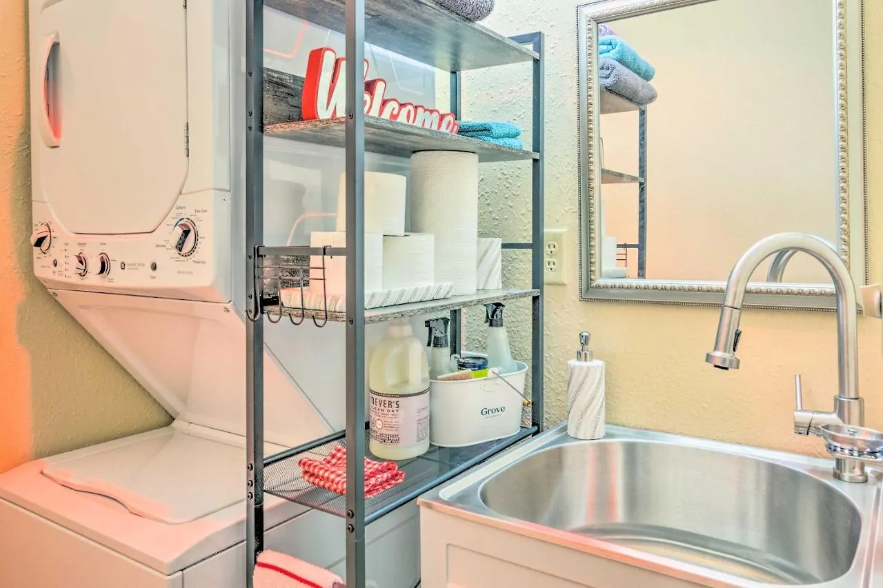 Studio Getaway Near Hiking And Biking! Apartment