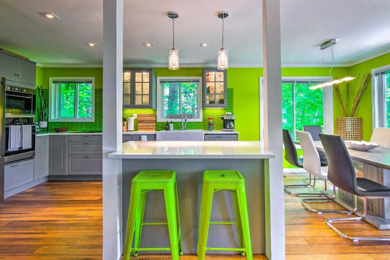 Holiday home Lure Retreat With Mountain Views And Perks *
