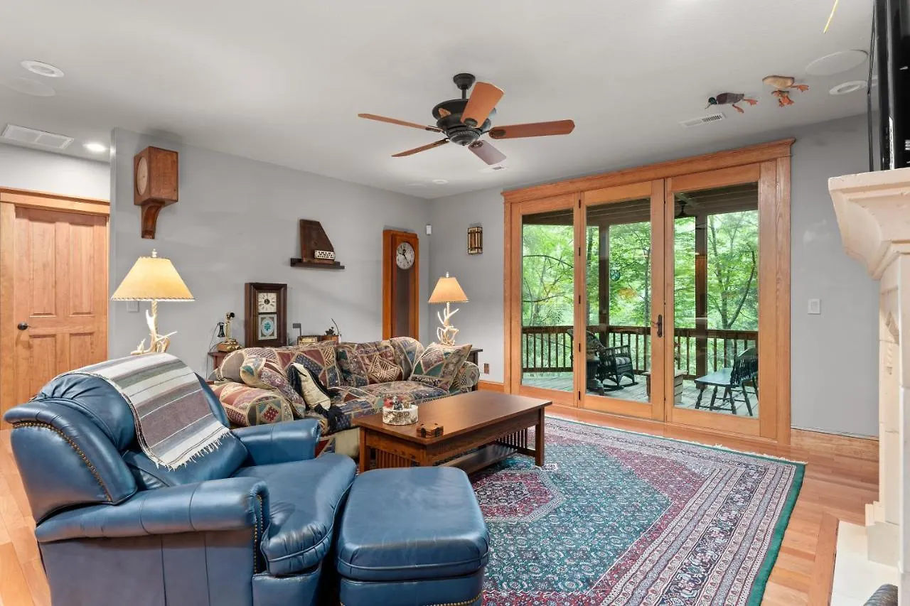 Falling Waters At Rumbling Bald Holiday home *