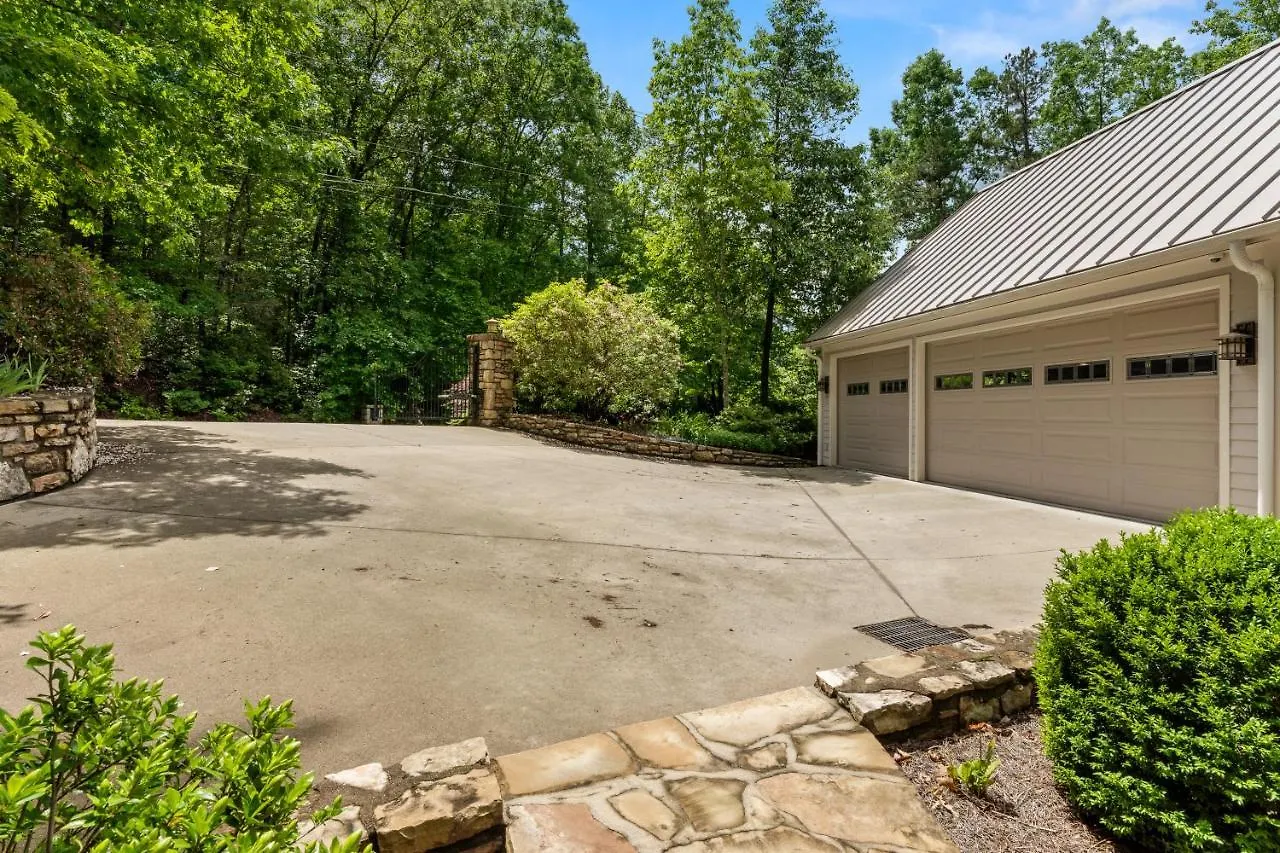Holiday home Falling Waters At Rumbling Bald
