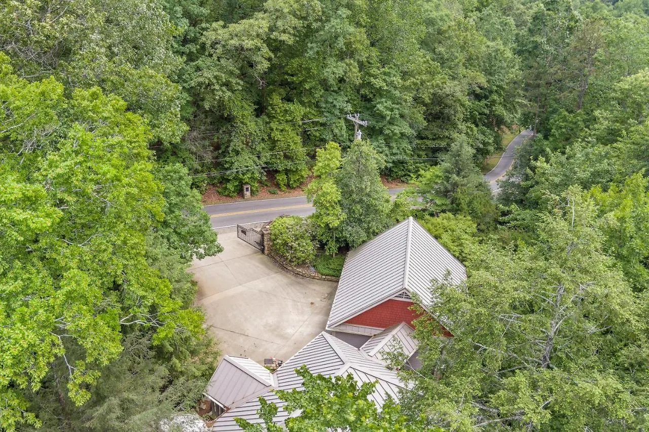 Holiday home Falling Waters At Rumbling Bald *