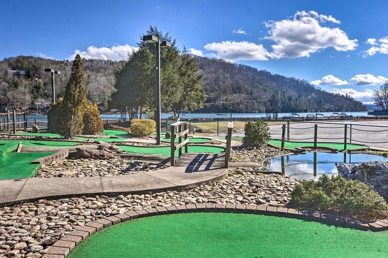 Lure Retreat With Mountain Views And Perks