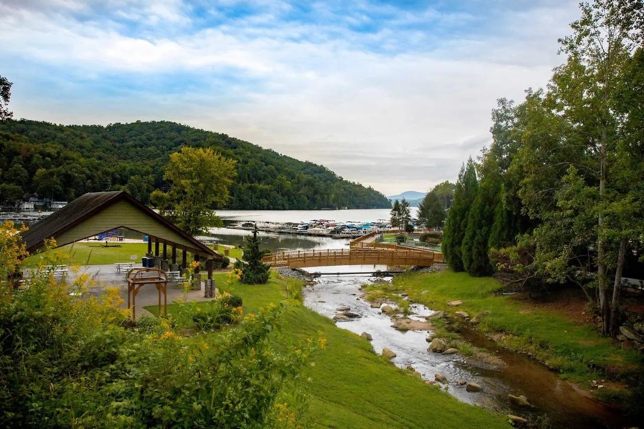 Lure With Pool And Access! * Lake Lure