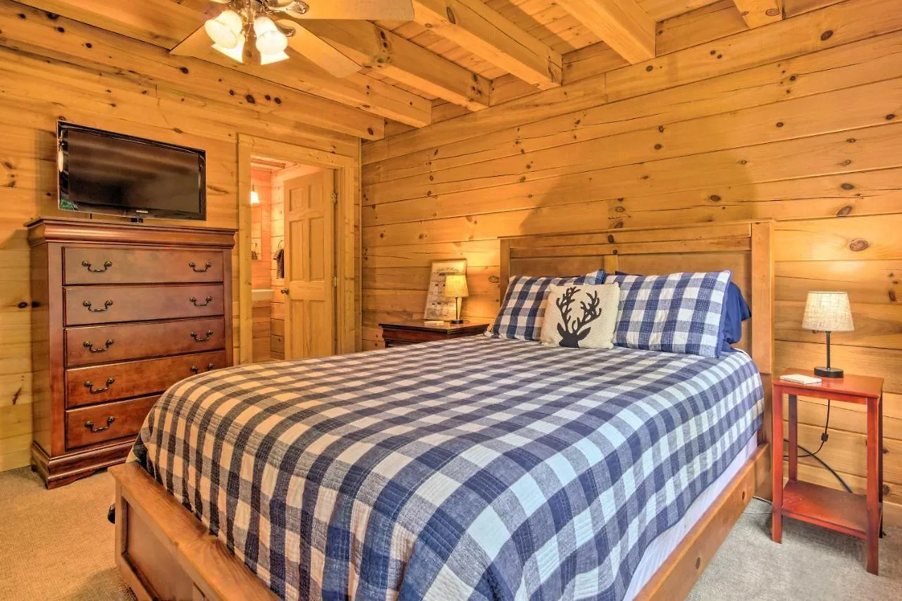 Holiday home Moonshine Manor With Hot Tub, Near Lure *
