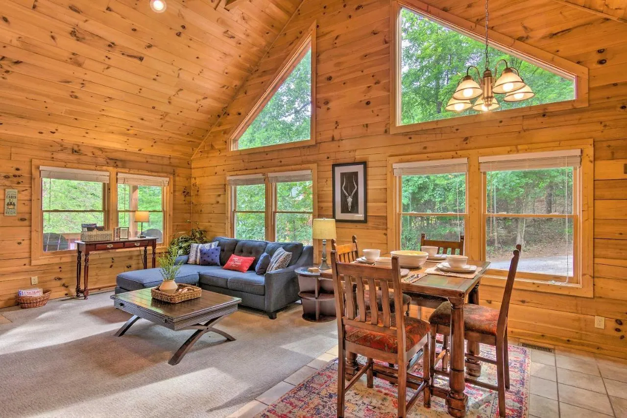Moonshine Manor With Hot Tub, Near Lure Lake Lure
