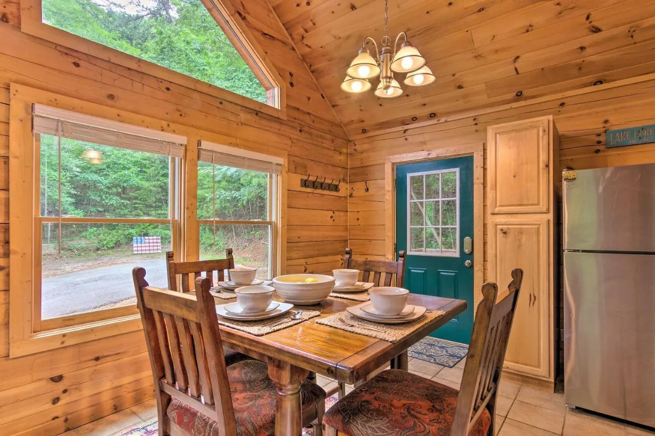 Moonshine Manor With Hot Tub, Near Lure