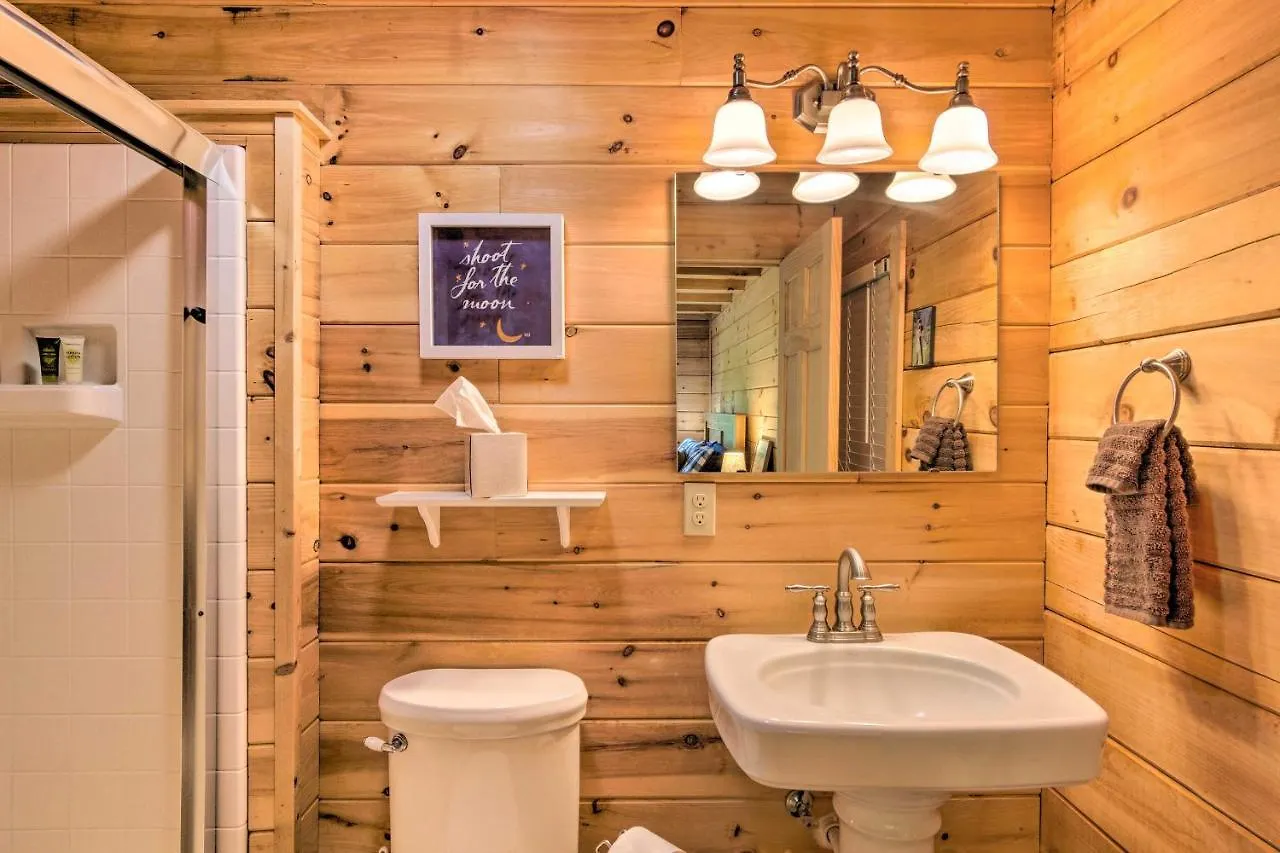 Holiday home Moonshine Manor With Hot Tub, Near Lure