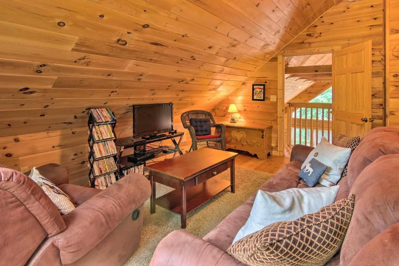 Moonshine Manor With Hot Tub, Near Lure Lake Lure
