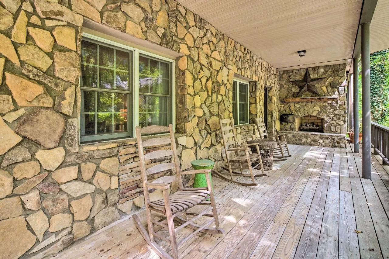Pet-friendly Lure Retreat With Deck And Gas Grill