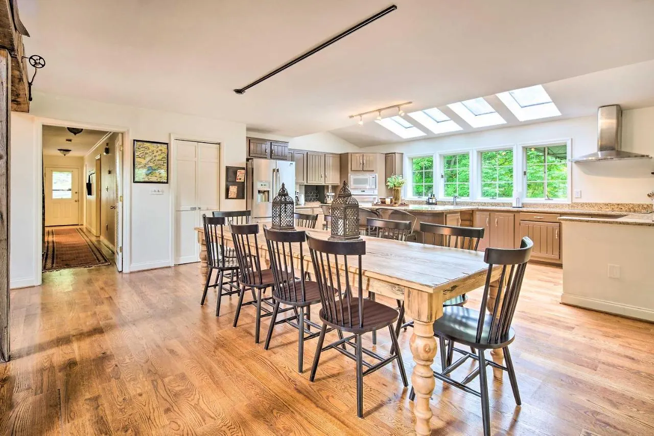 Holiday home Pet-friendly Lure Retreat With Deck And Gas Grill Lake Lure