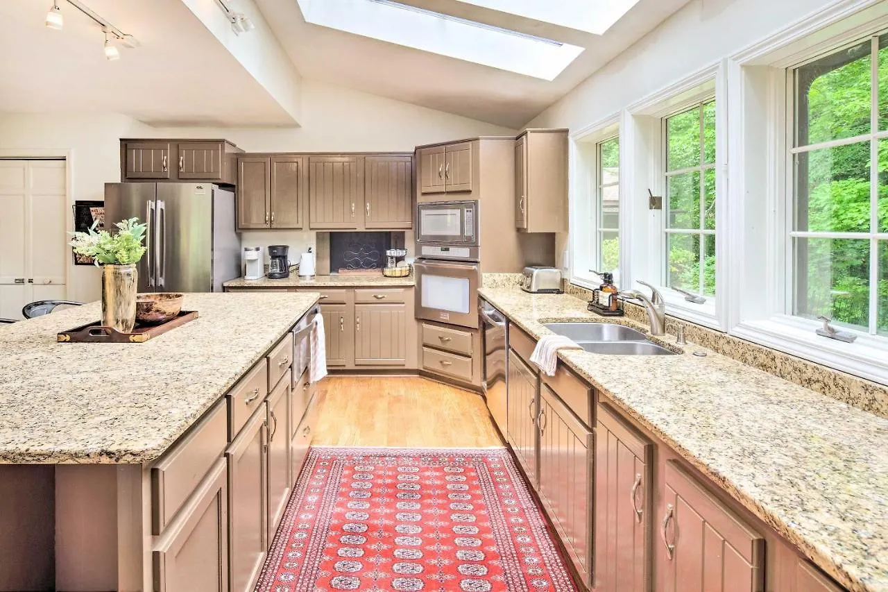 Pet-friendly Lure Retreat With Deck And Gas Grill