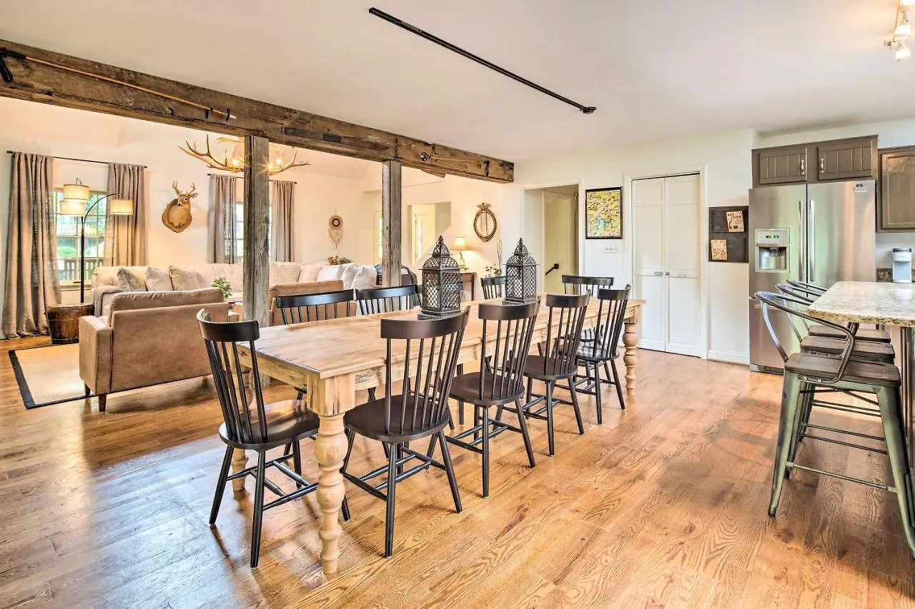 Pet-friendly Lure Retreat With Deck And Gas Grill Holiday home Lake Lure