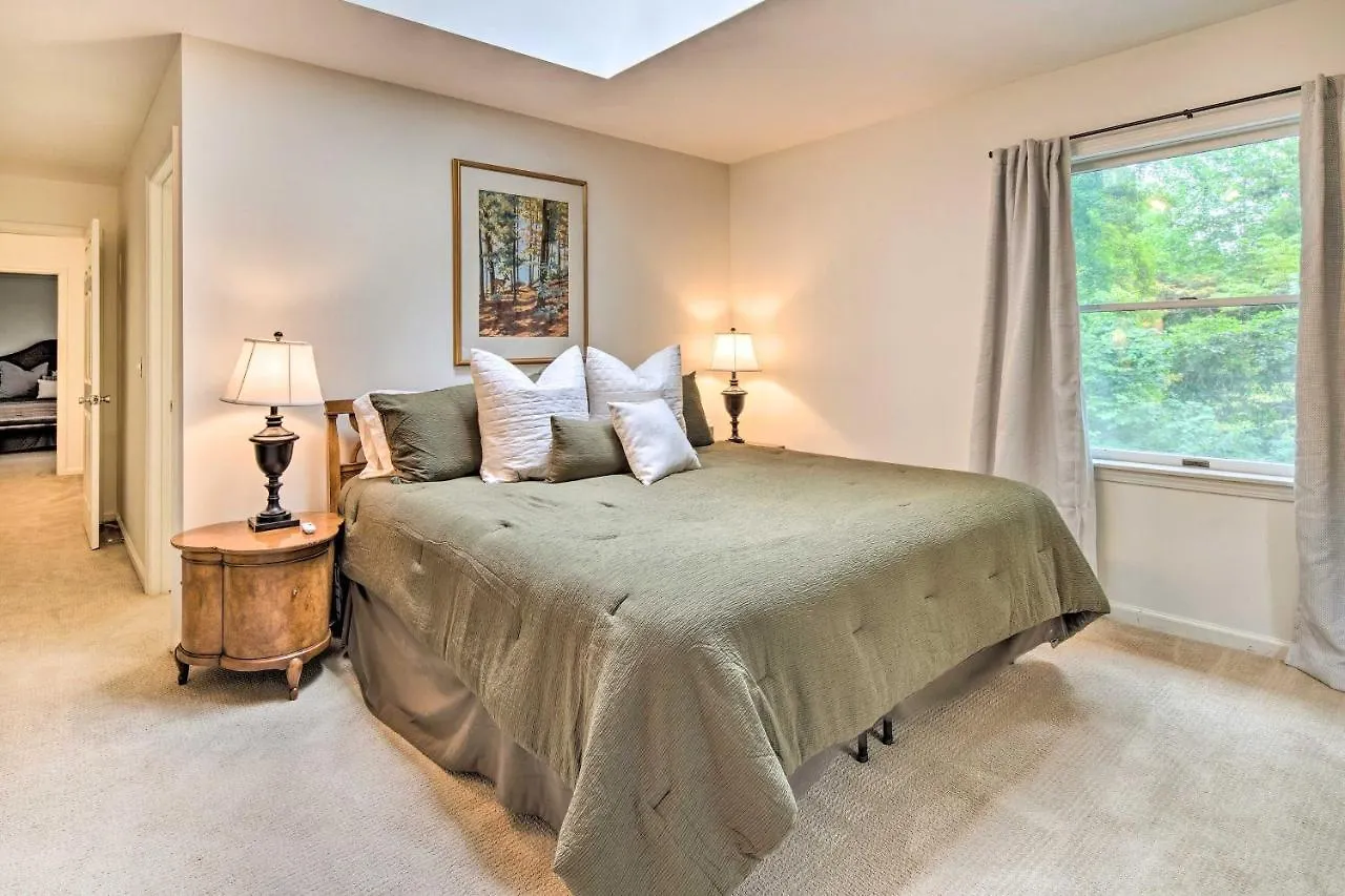 Pet-friendly Lure Retreat With Deck And Gas Grill Holiday home Lake Lure