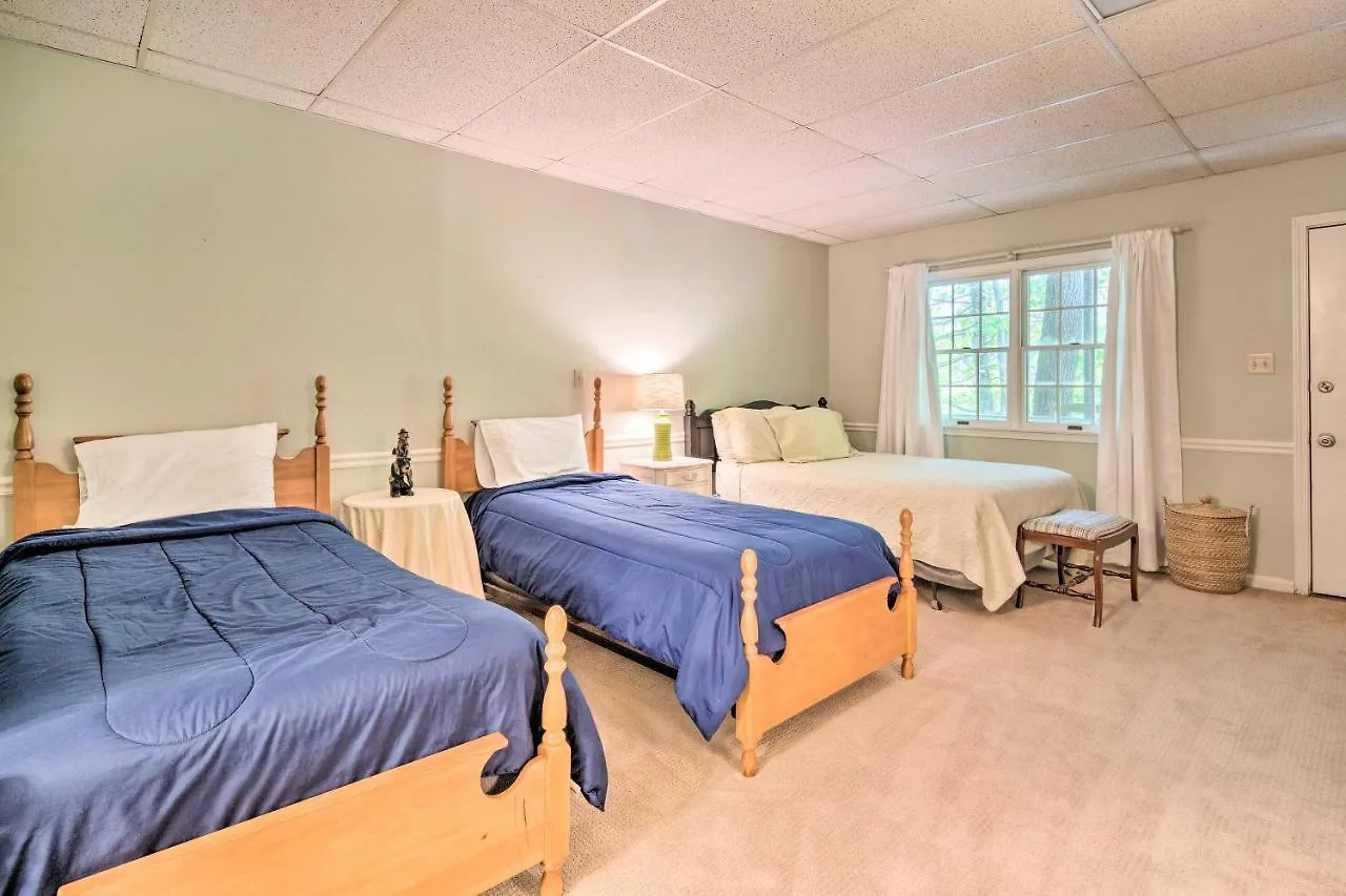 Pet-friendly Lure Retreat With Deck And Gas Grill Holiday home Lake Lure