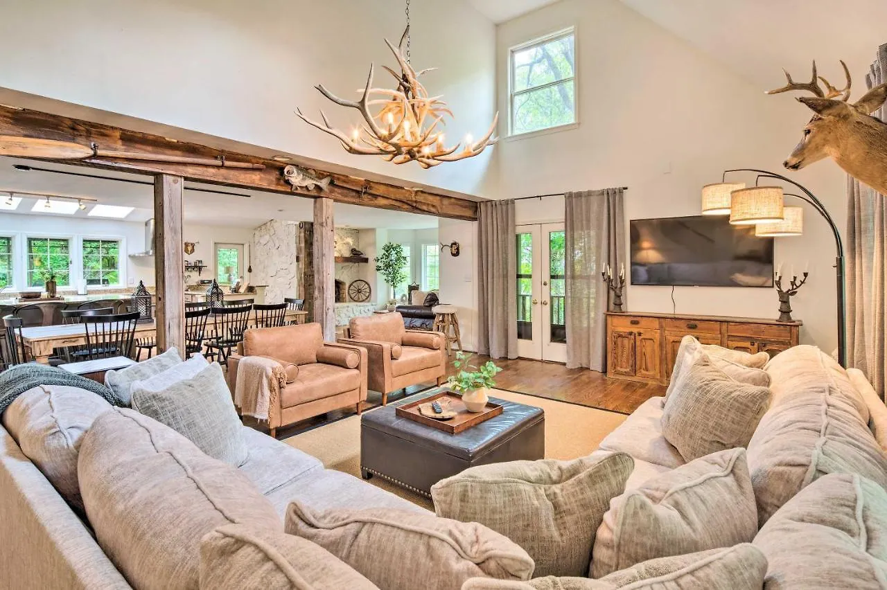 Holiday home Pet-friendly Lure Retreat With Deck And Gas Grill Lake Lure
