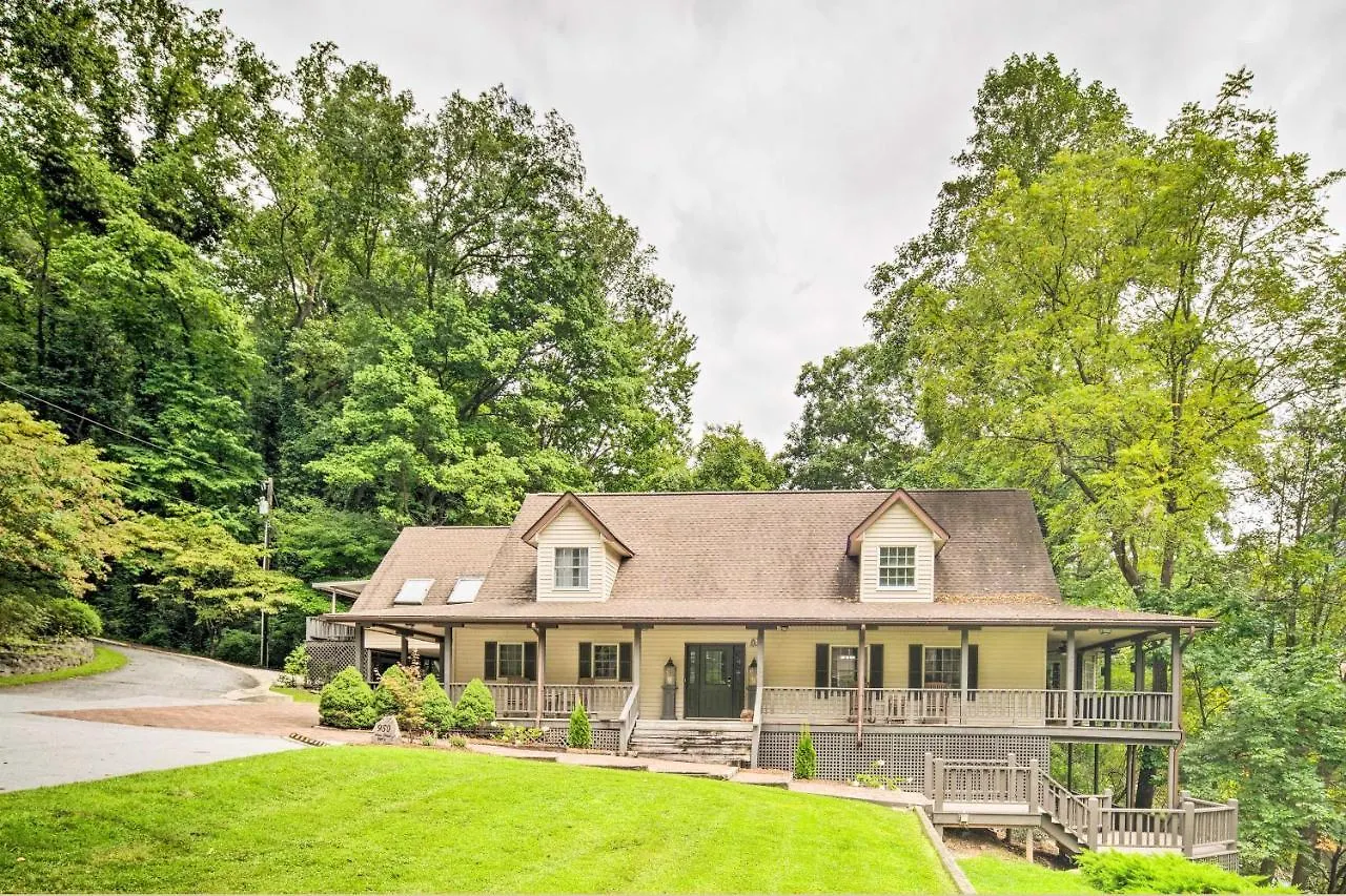 Pet-friendly Lure Retreat With Deck And Gas Grill Holiday home *