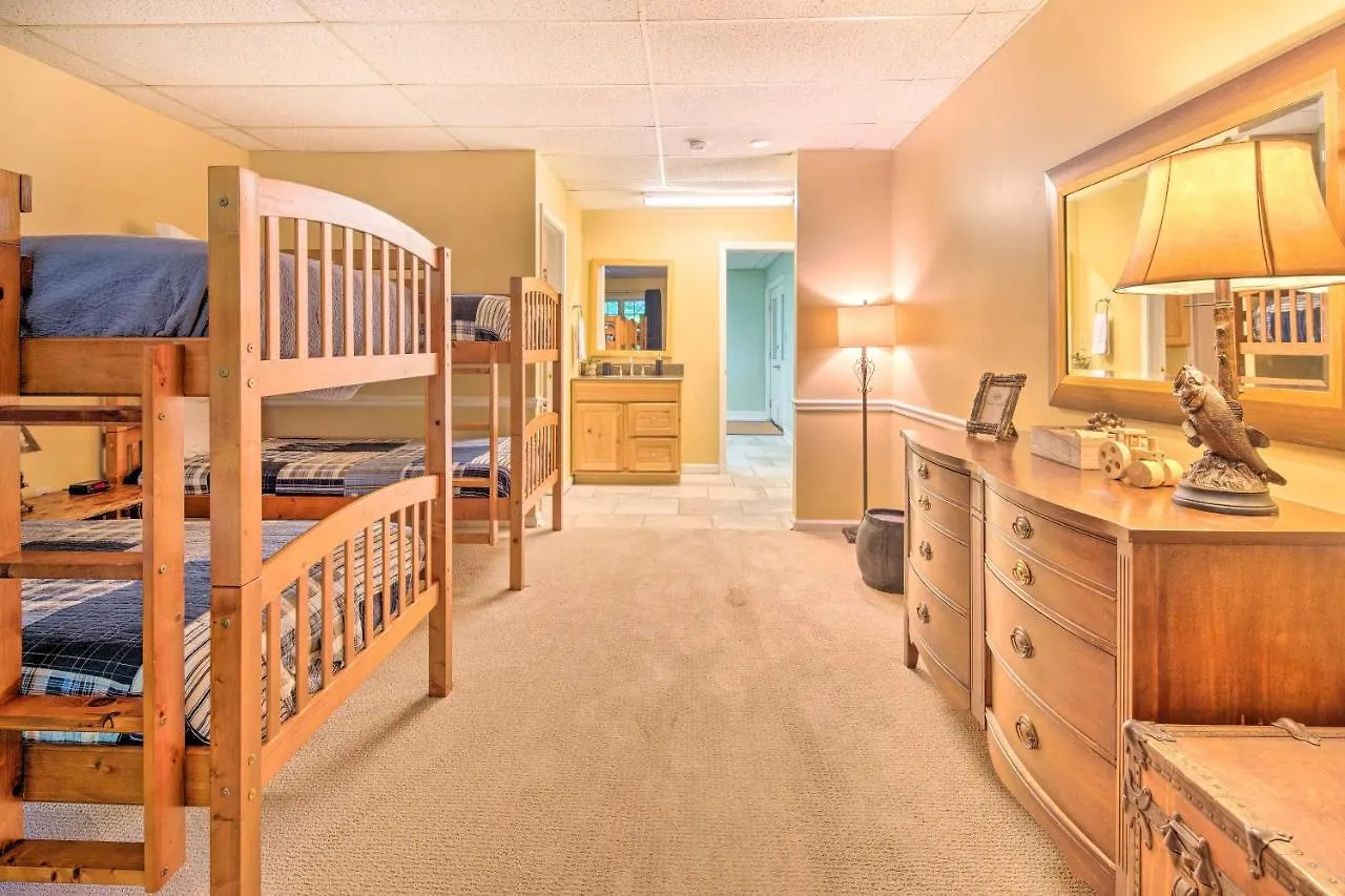 Holiday home Pet-friendly Lure Retreat With Deck And Gas Grill Lake Lure