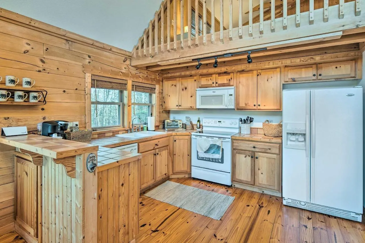 Quaint With Loft 10 Mi To Lure! * Lake Lure