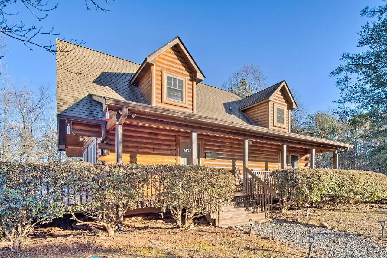 Quaint With Loft 10 Mi To Lure! Holiday home Lake Lure