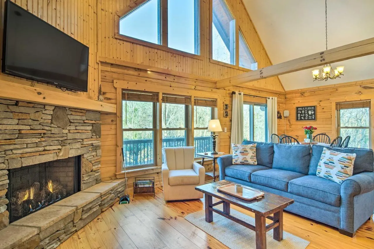 Holiday home Quaint With Loft 10 Mi To Lure! Lake Lure