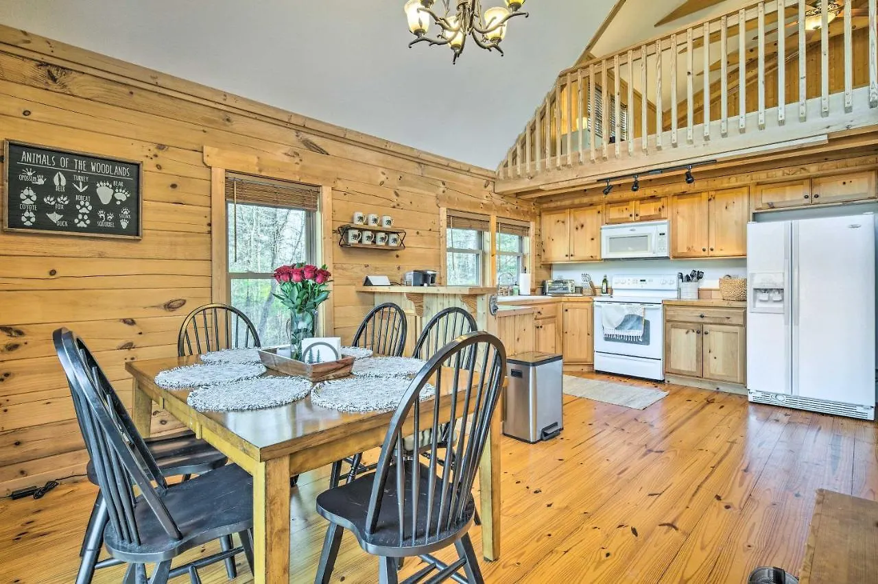 Holiday home Quaint With Loft 10 Mi To Lure! Lake Lure